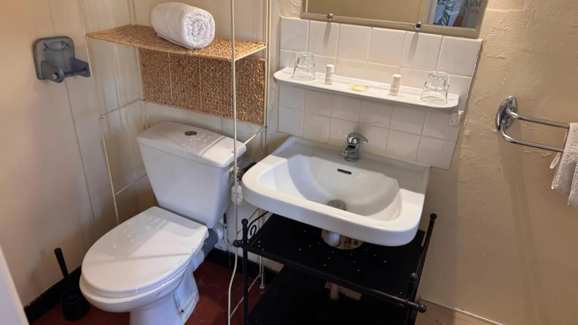 Hotel Le Chemin Neuf Gréoux-les-Bains 0*,  Francia